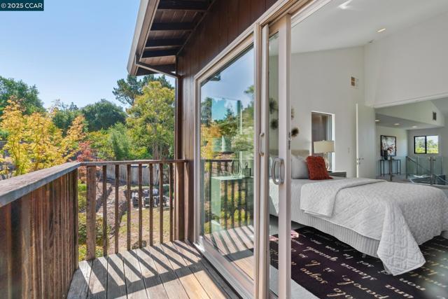 127 Devin Dr, Moraga CA: https://media.crmls.org/mediaz/d96341b1-e475-4c2e-9e07-f33daeb093e7.jpg