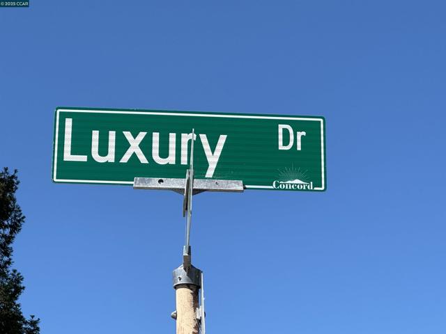 898 Luxury Dr, Concord CA: https://media.crmls.org/mediaz/d96437dc-979d-49fe-acc6-2c258b3f5a10.jpg