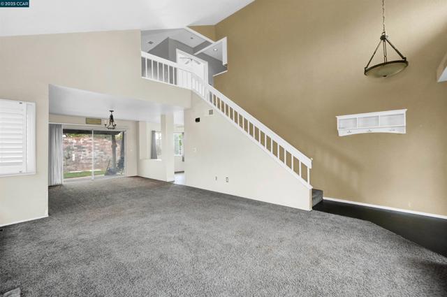 1974 Paradise Valley Ct, Tracy CA: https://media.crmls.org/mediaz/d9651997-3bf2-472b-a372-affd87ec87cd.jpg