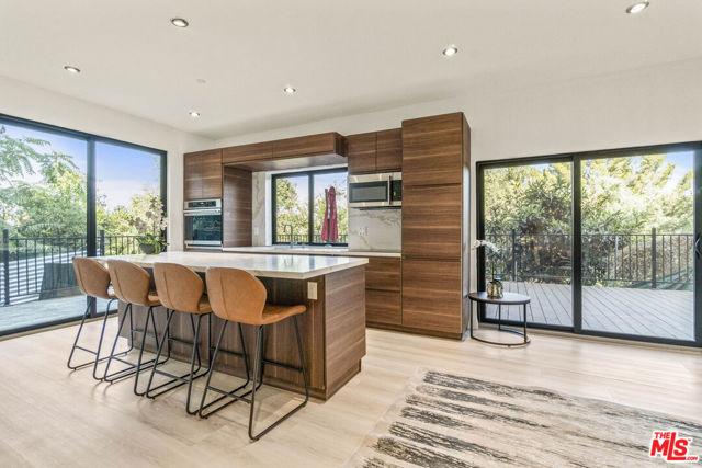 2315 Loma Vista Place, Los Angeles CA: https://media.crmls.org/mediaz/d9654ef1-a4bb-4626-a48d-f272a1509622.jpg