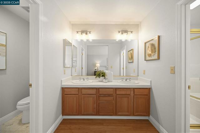 1116 Vista Pointe Cir, San Ramon CA: https://media.crmls.org/mediaz/d965c802-1dd7-49c6-9f56-9d64c81c5dd8.jpg