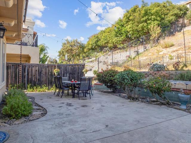 1176 Parkview Drive, Oceanside CA: https://media.crmls.org/mediaz/d9664cdb-5250-4b27-9f53-765aca1d0c5d.jpg