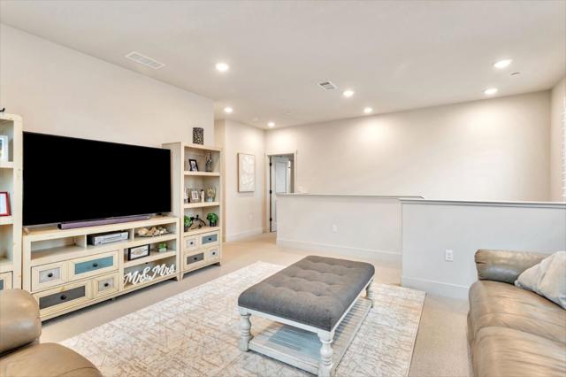 172 Vienna Way, Hollister CA: https://media.crmls.org/mediaz/d966b8e3-cec8-4f2f-bdb6-988c0004e8bd.jpg