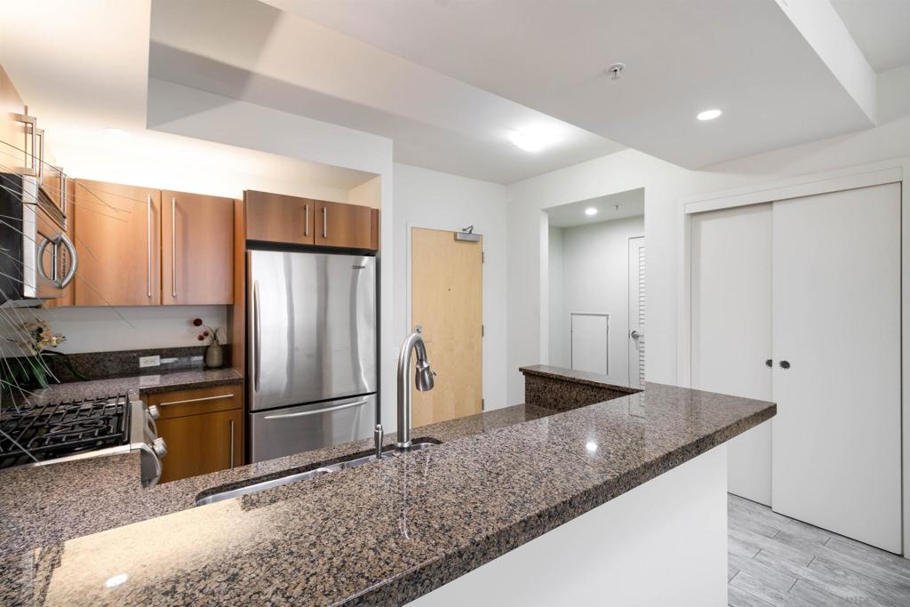 350 11th Ave - photo 6