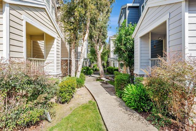 4 Brigantine Lane, Redwood City CA: https://media.crmls.org/mediaz/d9670037-34f6-4996-9db3-00005459f6aa.jpg