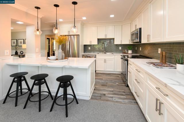 1345 Singingwood Ct, Walnut Creek CA: https://media.crmls.org/mediaz/d9675487-be50-4743-a37f-1977a0a5a10f.jpg