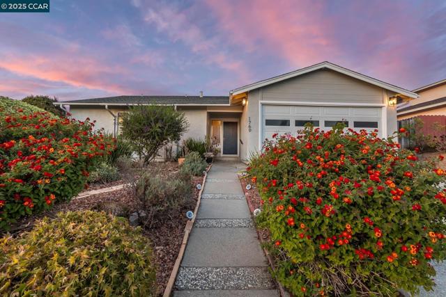 1769 Redwood Rd, Hercules CA: https://media.crmls.org/mediaz/d9679205-00cb-481d-81d9-0d1c4d024979.jpg