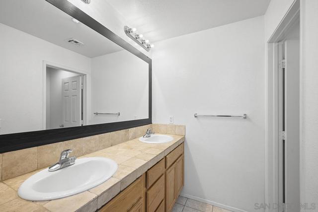 1338 Caminito Fabrizio, Chula Vista CA: https://media.crmls.org/mediaz/d9681b96-542a-4918-b67c-6ace6cdea2df.jpg