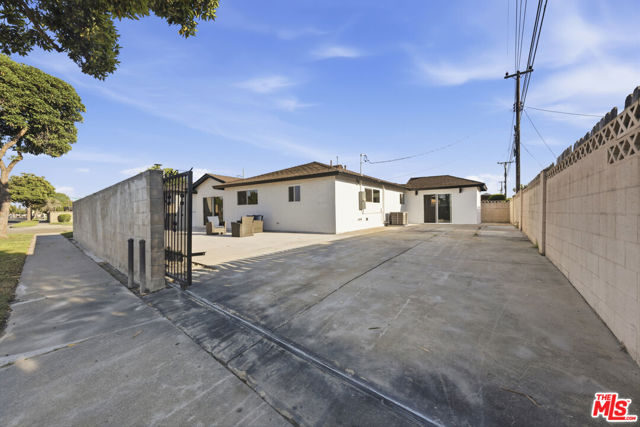 Image 55 of 70 For 19203 Galway Avenue