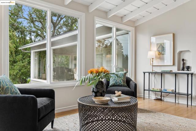1057 Arlington Blvd, El Cerrito CA: https://media.crmls.org/mediaz/d969ace4-7eab-4581-ac44-5a3198f2d1ca.jpg