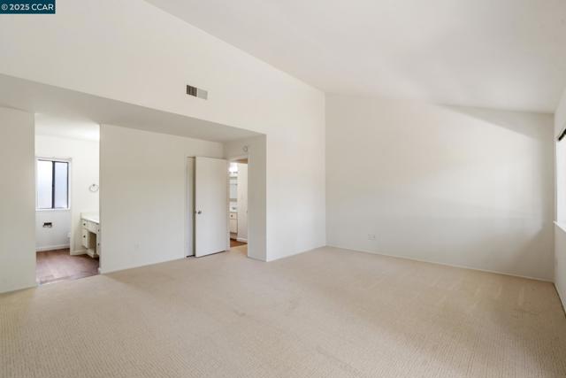 1706 Siskiyou Dr, Walnut Creek CA: https://media.crmls.org/mediaz/d969d7b5-60ec-44f2-a7ce-bb6c3dbc3060.jpg