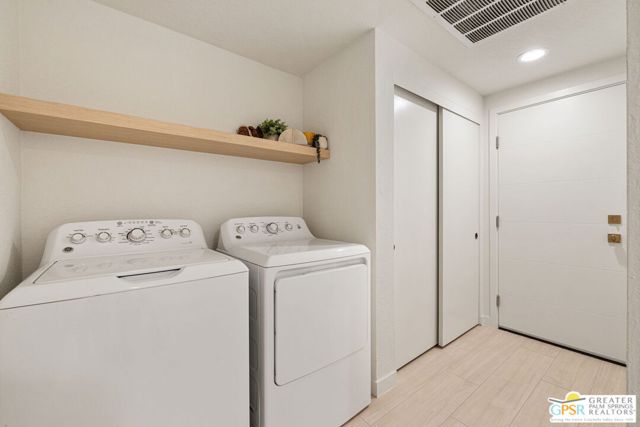 6 Joya Drive, Palm Desert CA: https://media.crmls.org/mediaz/d96b35f6-1fd1-4a61-8931-6a3dded6a61f.jpg