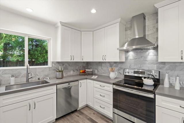 886 Garland Drive, Palo Alto CA: https://media.crmls.org/mediaz/d96b754b-d165-4ff7-81a9-076522c36bdc.jpg