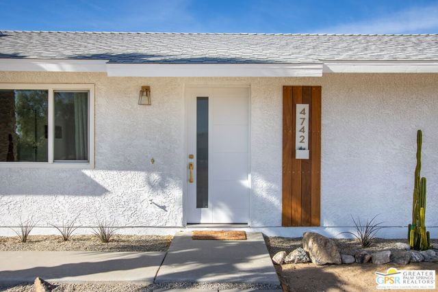 4742 Avenida La Flora Desierta, Joshua Tree CA: https://media.crmls.org/mediaz/d96ba9d3-fc1b-4b16-a5a0-f4a8c94ccae6.jpg