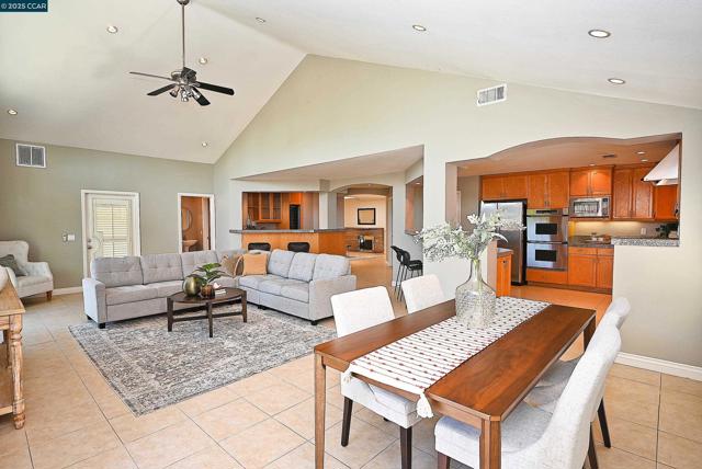 65 Dawn Dr, Pleasant Hill CA: https://media.crmls.org/mediaz/d96bdb8d-e364-456d-993c-549f44c917fb.jpg