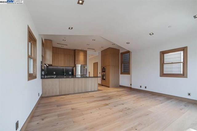 1208 Stanyan St, San Francisco CA: https://media.crmls.org/mediaz/d96c9a60-476b-4a28-b046-a194ba7fa2e1.jpg