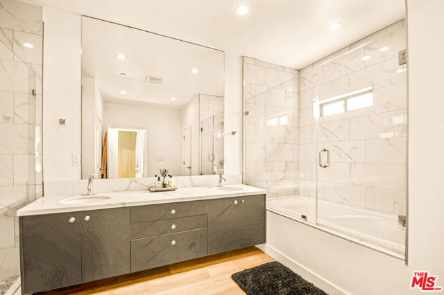 535 N Formosa Avenue, Los Angeles CA: https://media.crmls.org/mediaz/d96cd65a-f6ff-48e7-aafc-c1411f8da8c6.jpg
