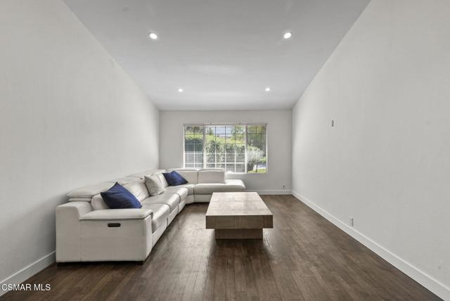 459 Mark Drive, Simi Valley CA: https://media.crmls.org/mediaz/d96d0b34-f2ce-4e8f-86be-29d10eae72f0.jpg