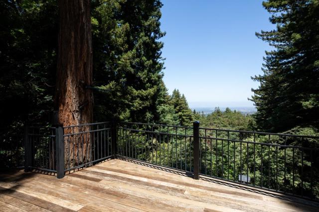 125 Grandview Drive, Woodside CA: https://media.crmls.org/mediaz/d96d49f7-a118-486f-af3d-dd7a39b6d66e.jpg