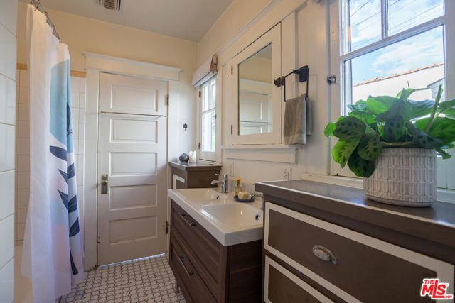 732 N Toledo Walk, Long Beach CA: https://media.crmls.org/mediaz/d96d4c37-e2c3-4182-9f20-42917c2d3a10.jpg