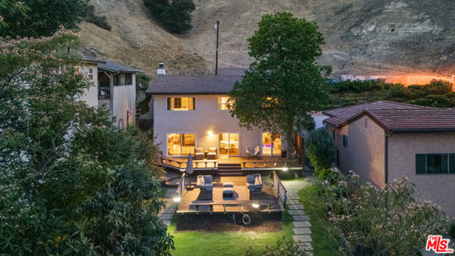 4990 Llano Drive, Woodland Hills CA: https://media.crmls.org/mediaz/d96db7cd-c078-46be-9b57-e598fe824355.jpg