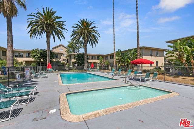5309 Cahuenga Boulevard, A photo 2