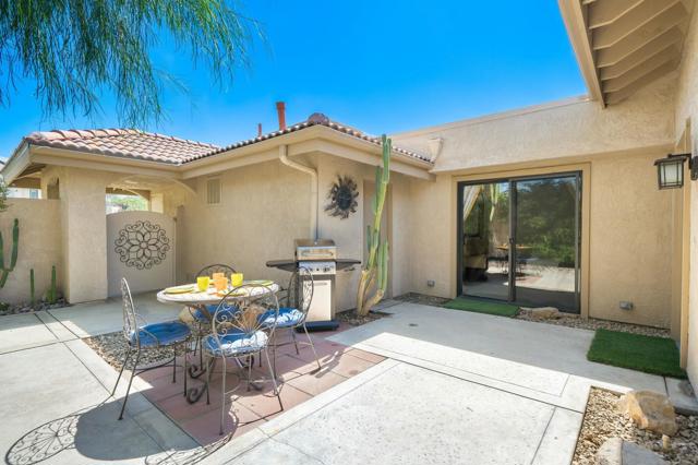 17 Margarita Road, Palm Desert CA: https://media.crmls.org/mediaz/d96e6e0c-cc99-493b-bad7-106ef67501c1.jpg