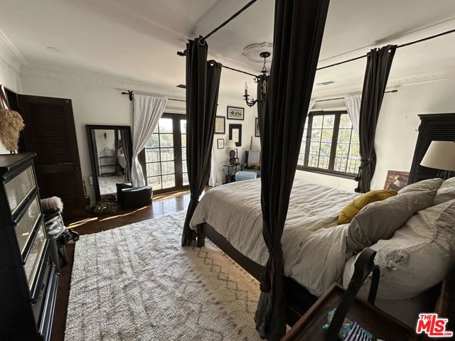 2080 1/2 Vine Street, Los Angeles CA: https://media.crmls.org/mediaz/d96f252e-f92c-4778-9bd6-31a9d4ca88a3.jpg