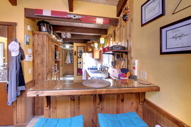 735 Santa Barbara Avenue, Sugarloaf CA: https://media.crmls.org/mediaz/d96f353c-e34e-4f3e-bcd9-4dc0f3ba6876.jpg