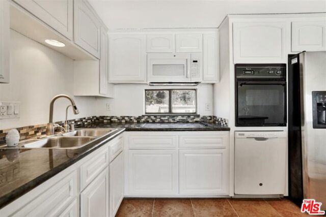 11770 Pacific Coast Highway, Malibu CA: https://media.crmls.org/mediaz/d96f3e5d-c6f7-462b-ad11-f18b2898ac3c.jpg