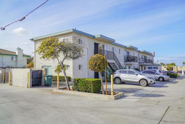 637 10th, Imperial Beach CA: https://media.crmls.org/mediaz/d96fdec1-dc9c-4b43-8411-0888d5483682.jpg