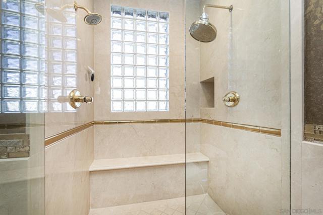 700 Front St, San Diego CA: https://media.crmls.org/mediaz/d9703a8d-72a8-4dda-86af-93f2f4e7e087.jpg