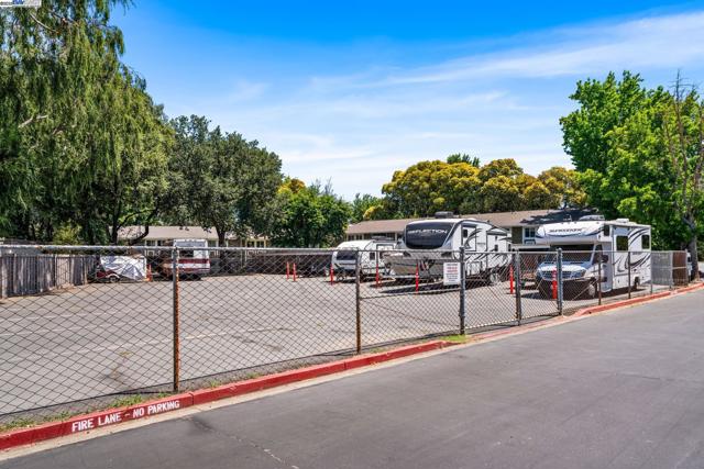 1550 Calle Enrique, Pleasanton CA: https://media.crmls.org/mediaz/d9705276-880d-4e9d-b037-f2640fc4da3c.jpg