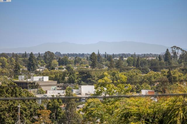 2643 99Th Ave, Oakland CA: https://media.crmls.org/mediaz/d9708345-7ce5-4ad6-b18d-ac0e31257d5c.jpg