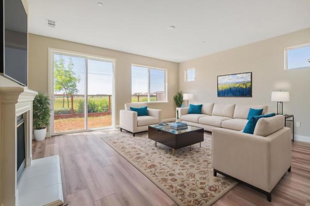 533 Kingbird Circle, Vacaville CA: https://media.crmls.org/mediaz/d9709bb7-08c4-4fb2-912e-7f82ff384796.jpg