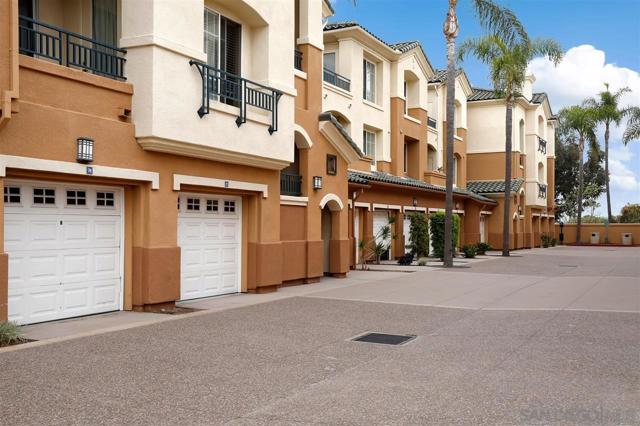 12374 Carmel Country Rd, San Diego CA: https://media.crmls.org/mediaz/d970c2ec-eb8e-4d95-b444-505246562917.jpg
