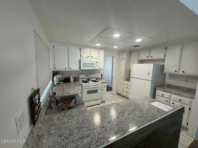4593 Lubbock Drive, Simi Valley CA: https://media.crmls.org/mediaz/d9713ff6-137b-4a2f-8990-b02c5f501269.jpg