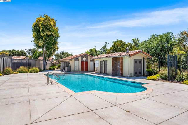 1550 Calle Enrique, Pleasanton CA: https://media.crmls.org/mediaz/d9714109-dcb4-4557-8330-db38aedb350d.jpg