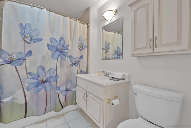 4676 Barcelona Way, Oceanside CA: https://media.crmls.org/mediaz/d97310e3-0801-4ede-a70a-7344cca1a5af.jpg