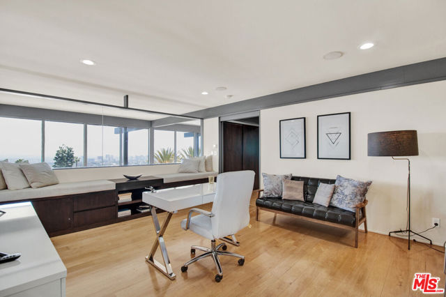 9892 BEVERLY GROVE Drive, Beverly Hills CA: https://media.crmls.org/mediaz/d97356cc-db4a-41a4-baa1-31c4a56455c7.jpg