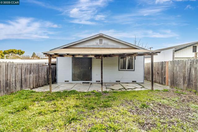 813 Grant St, Vallejo CA: https://media.crmls.org/mediaz/d97376f6-93d5-4bbb-abc2-53e39df19694.jpg