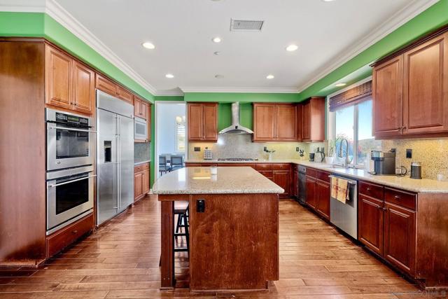 15068 Creek Hills Rd, El Cajon CA: https://media.crmls.org/mediaz/d9737d2f-8fa8-4d70-8fdc-f18023fbb55f.jpg