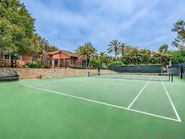 17116 Paseo Hermosa, Rancho Santa Fe CA: https://media.crmls.org/mediaz/d973d844-f043-4865-aebe-b216904dabe5.jpg