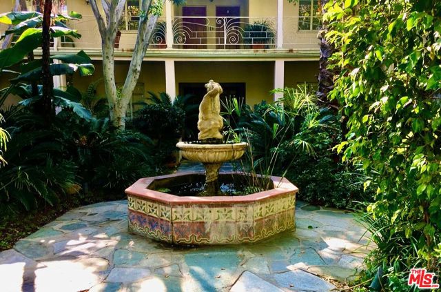 8474 Fountain Avenue, West Hollywood CA: https://media.crmls.org/mediaz/d973f9a7-c090-41a3-ba74-73b64fe65410.jpg