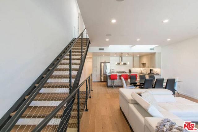 6566 W 85Th Place, Los Angeles CA: https://media.crmls.org/mediaz/d9744374-92bb-47cd-8cf5-88abb63f9855.jpg