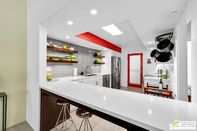 2380 S Skyview Drive, Palm Springs CA: https://media.crmls.org/mediaz/d97490cc-d9cb-4971-9ef8-076a8adc676d.jpg