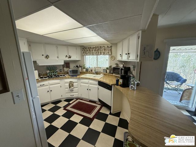 15500 Bubbling Wells Road, Desert Hot Springs CA: https://media.crmls.org/mediaz/d97592de-87aa-47a6-bc00-207dfe36f78c.jpg