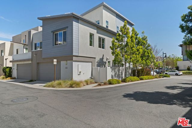 101 Stage, Irvine CA: https://media.crmls.org/mediaz/d975977c-03bb-4954-ab8f-983371b0c267.jpg