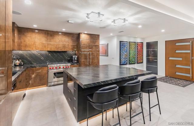5560 Moonlight Lane, La Jolla CA: https://media.crmls.org/mediaz/d9759b08-f21a-4738-be42-bf9a31c4ece1.jpg