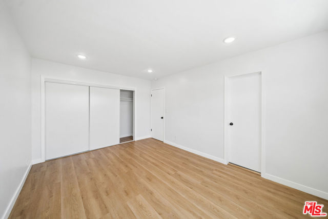 1039 North Harper Avenue, 9 photo 8